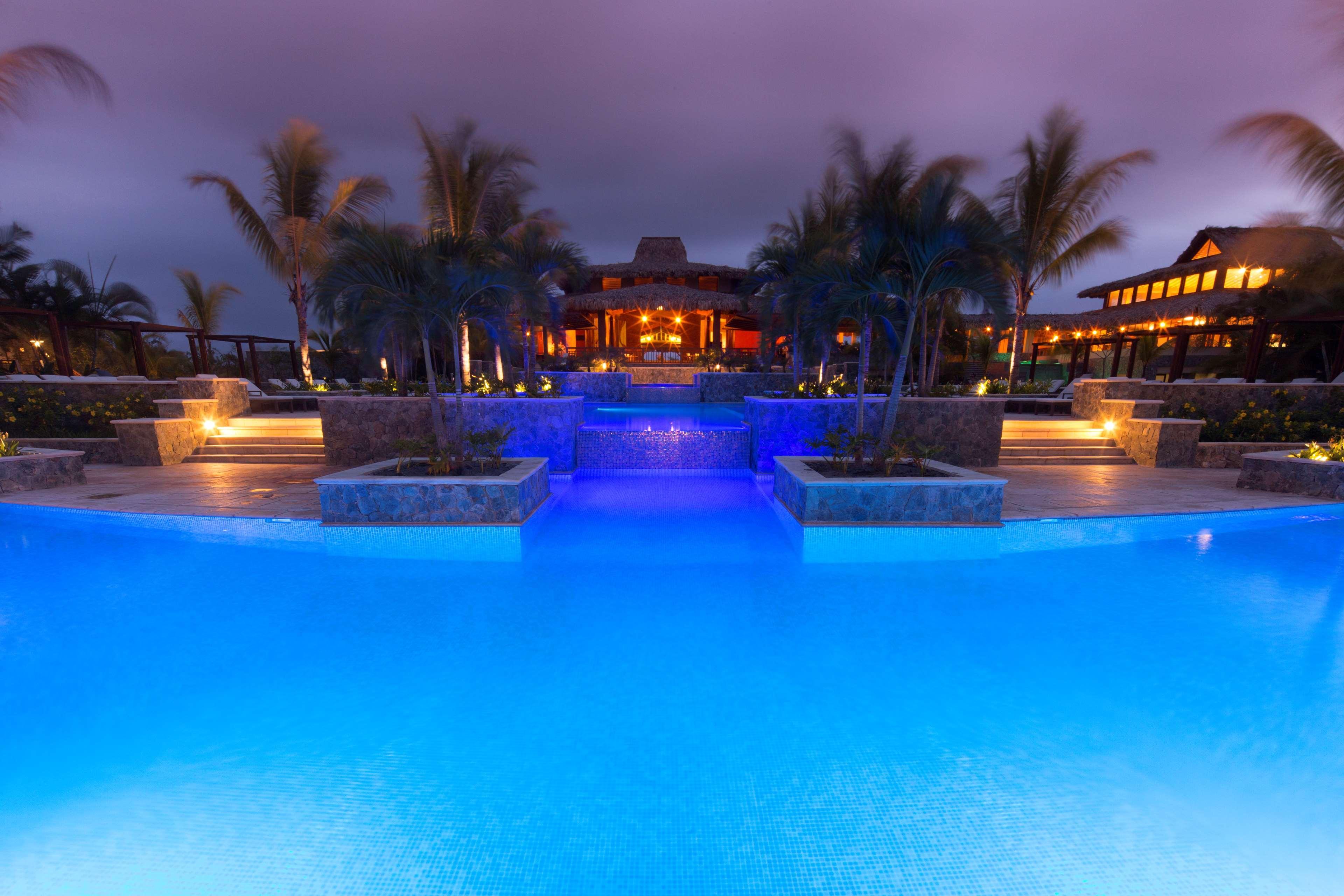 Indura Beach & Golf Resort Curio Collection By Hilton Tela Exterior photo