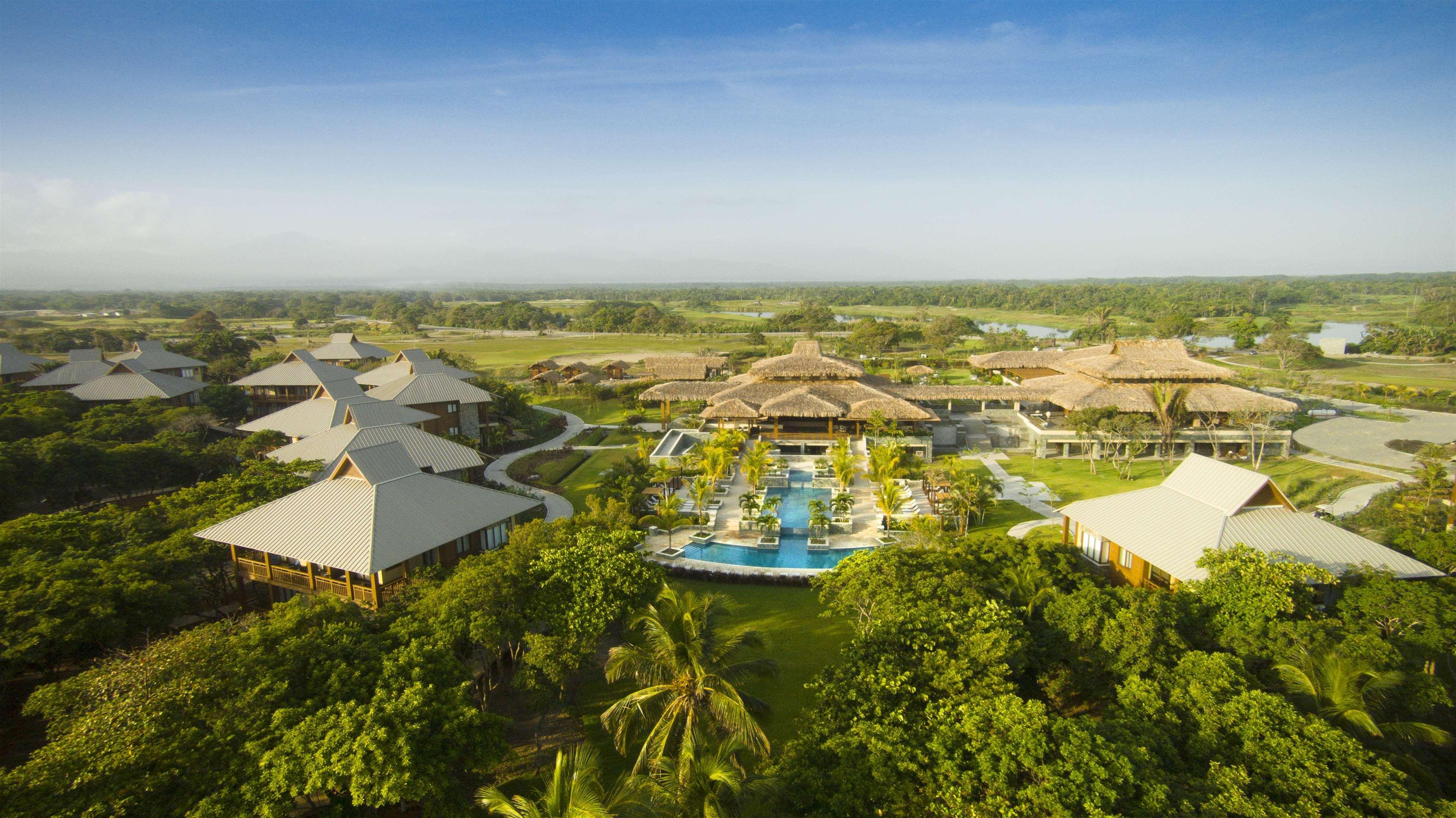 Indura Beach & Golf Resort Curio Collection By Hilton Tela Exterior photo
