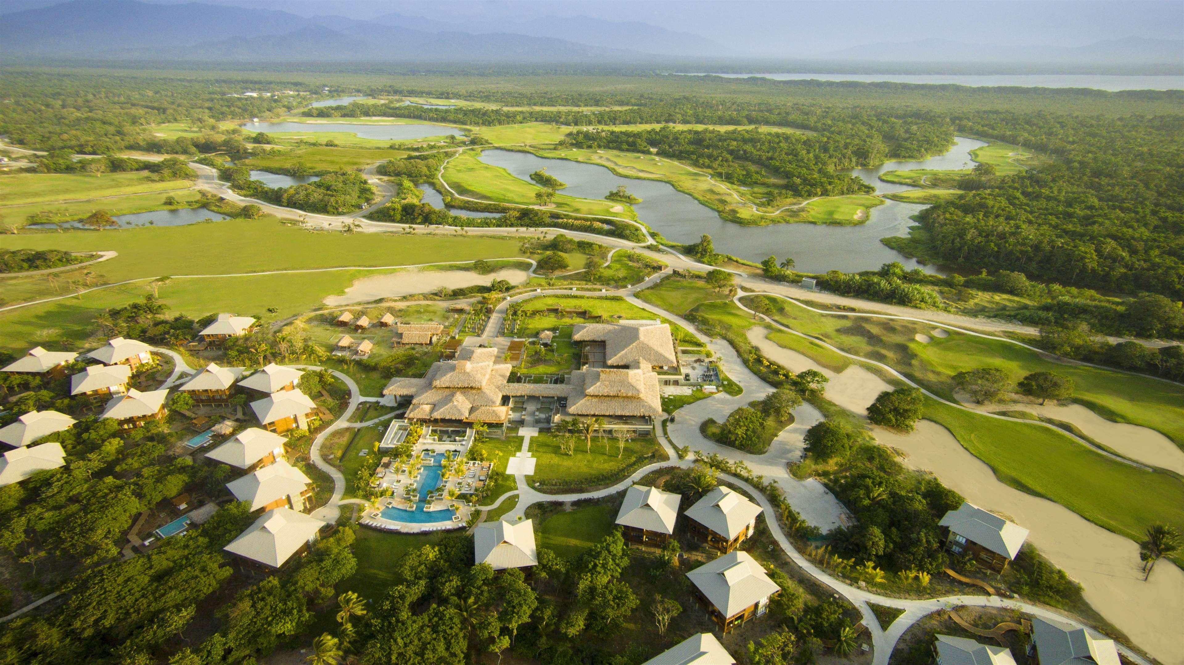 Indura Beach & Golf Resort Curio Collection By Hilton Tela Exterior photo