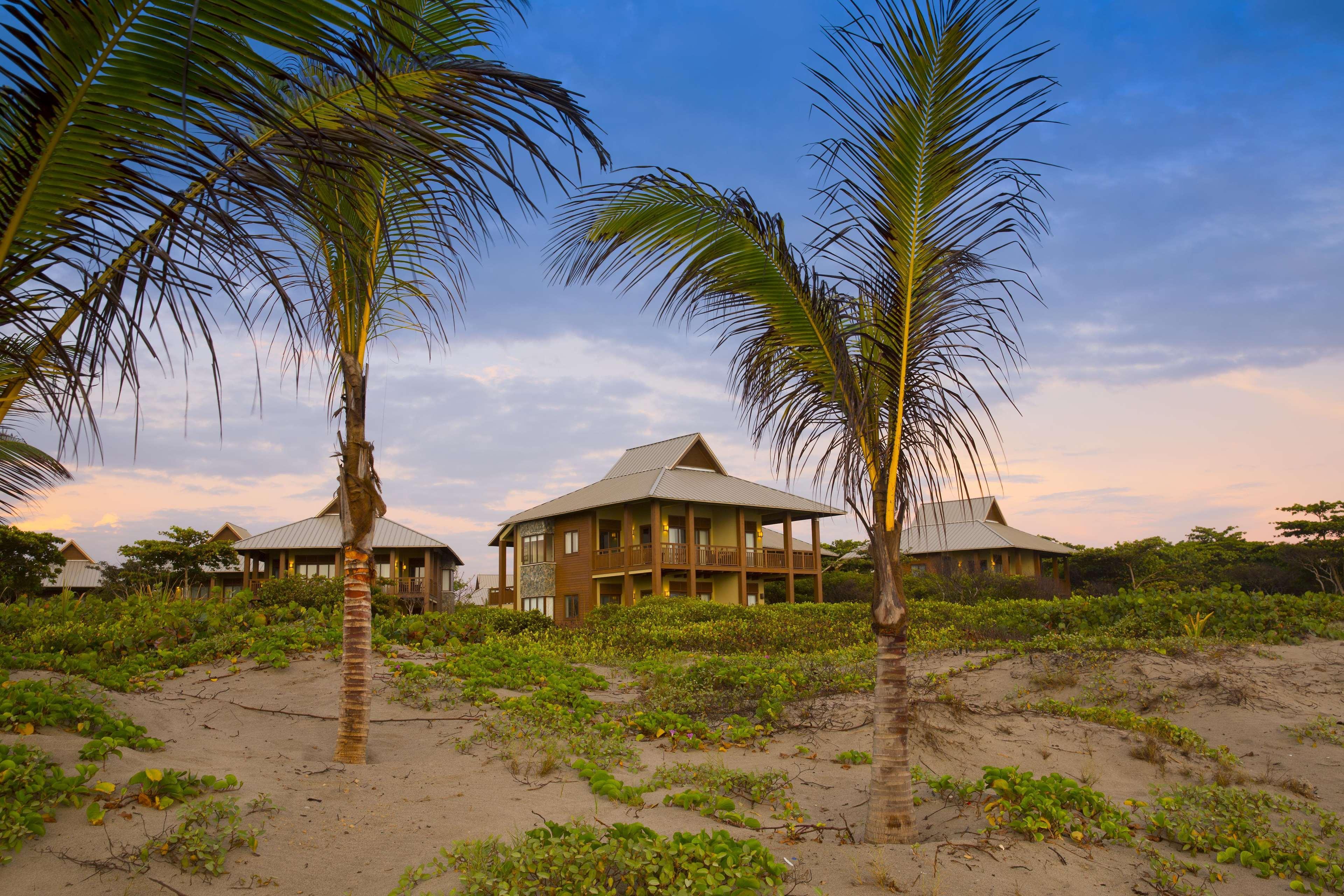Indura Beach & Golf Resort Curio Collection By Hilton Tela Exterior photo
